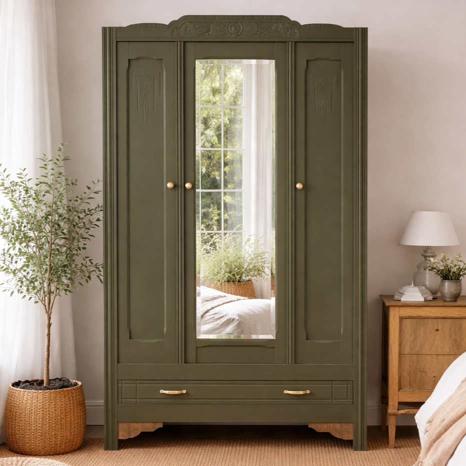 Armoire Art Déco 3 portes rénovée – Kaki Barda, miroir biseauté & tiroir bas – VENDU