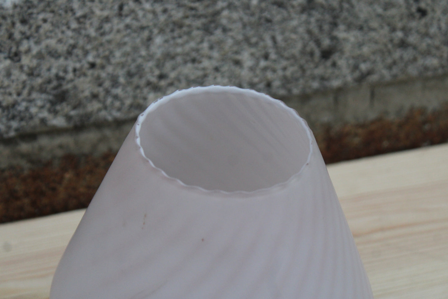 Lampe vintage en verre opalin – style Murano