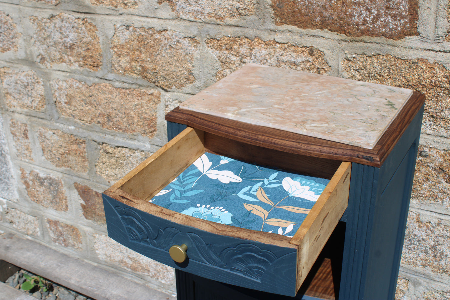 Chevet Art Déco rénové – Bleu des Vosges & plateau marbre