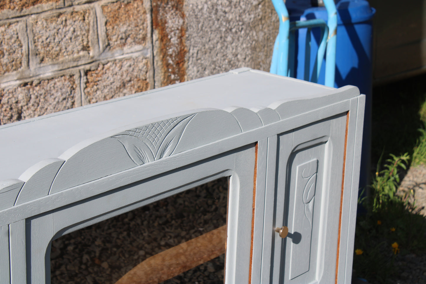 Buffet Art Déco rénové bleu gris clair – 3 portes dont 1 vitrée – 129 cm - VENDU