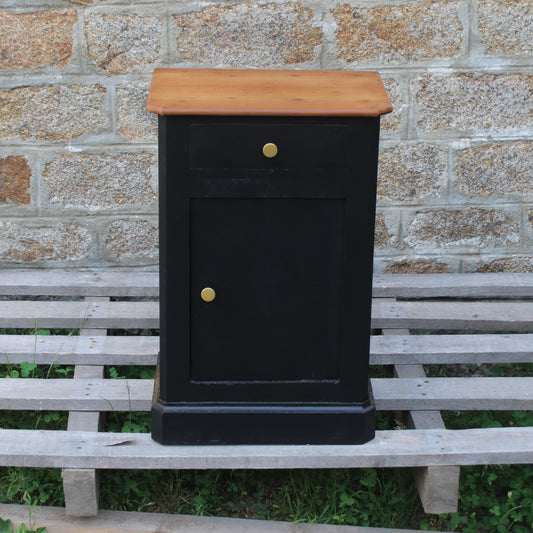 Chevet ancien rénové noir & bois – poignées dorées