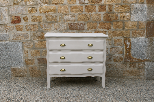 Commode vintage rénovée Greige Galuchat – Style campagne chic