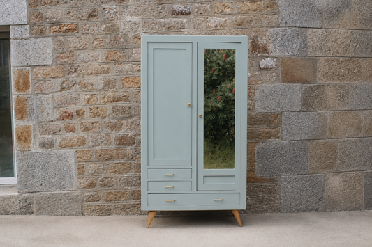 Armoire vintage asymétrique vert sauge – Miroir, penderie et tiroirs – Années 50/60 - VENDU