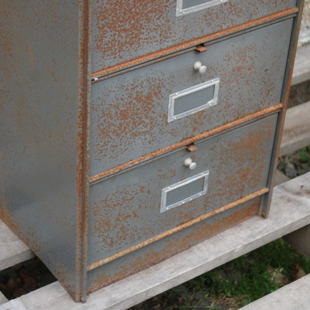 Meuble classeur industriel en métal patiné – RONEO - VENDU