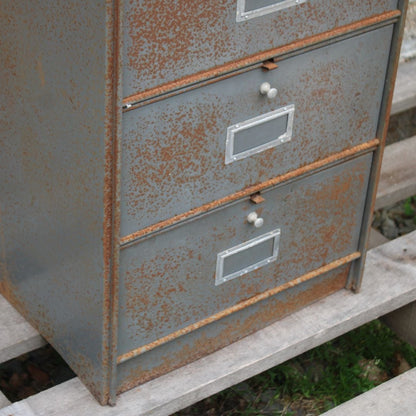 Meuble classeur industriel en métal patiné – RONEO - VENDU