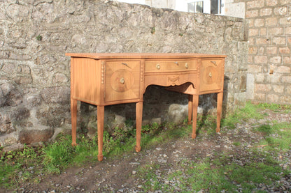 Enfilade de fabrication anglaise, d'inspiration Louis XVI Aérogommé - VENDU