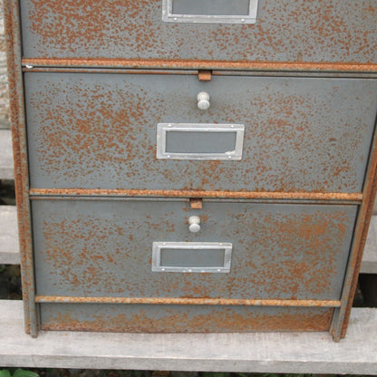 Meuble classeur industriel en métal patiné – RONEO - VENDU