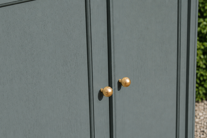 Armoire parisienne rénovée – Kaki 4MURS – Penderie ancienne – Style campagne chic