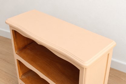 Bibus vintage rénové pêche pastel – Petite bibliothèque à étagères et fond fleuri – H 100 cm