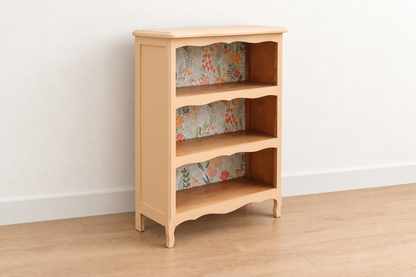 Bibus vintage rénové pêche pastel – Petite bibliothèque à étagères et fond fleuri – H 100 cm