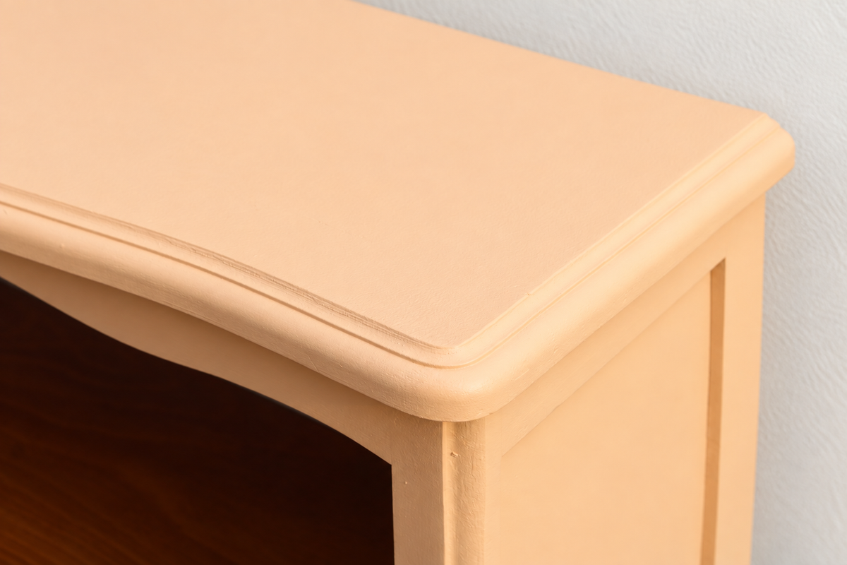 Bibus vintage rénové pêche pastel – Petite bibliothèque à étagères et fond fleuri – H 100 cm