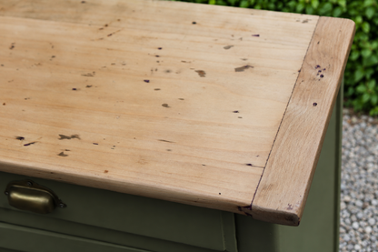 Buffet parisien ancien rénové – Vert Argile Envie & plateau bois – 99 cm