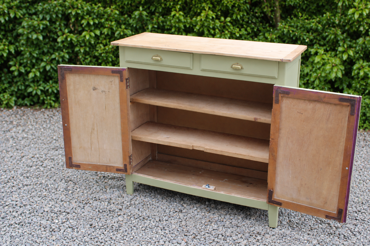 Buffet parisien ancien rénové – Vert Argile Envie & plateau bois – 99 cm