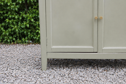 Buffet parisien ancien rénové – Vert Argile Envie & plateau bois – 99 cm