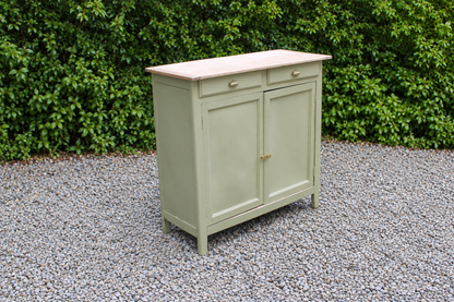 Buffet parisien ancien rénové – Vert Argile Envie & plateau bois – 99 cm