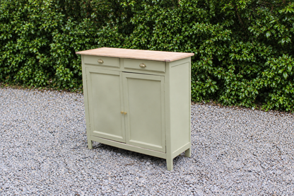 Buffet parisien ancien rénové – Vert Argile Envie & plateau bois – 99 cm