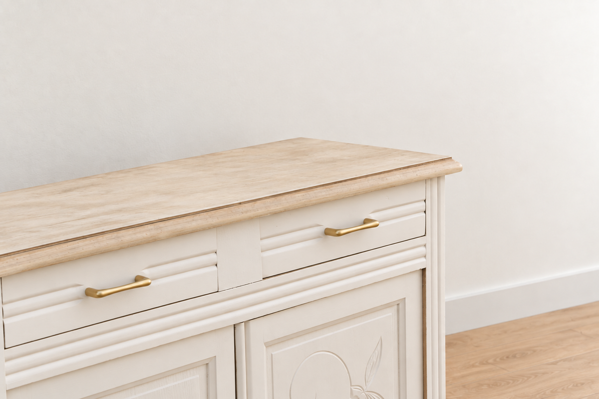 Buffet parisien ancien Art déco rénové – Blanc ivoire et plateau bois – 110 cm