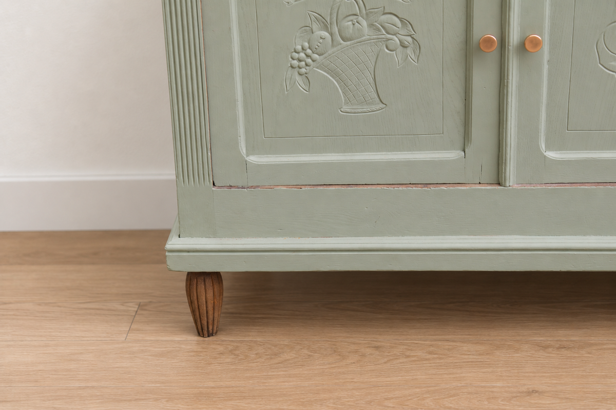 Buffet ancien style Art déco en chêne massif – Vert Lézard Pure & Paint et bois naturel – 121 cm