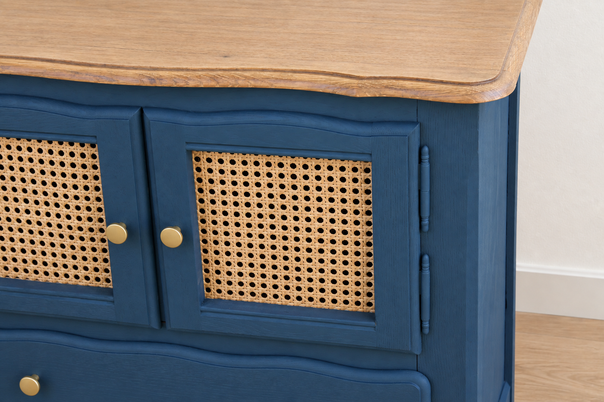 Petit buffet vintage rénové Bleu des Vosges Libéron et cannage – 2 portes, 2 tiroirs