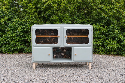 Buffet ancien type Mado rénové bleu vert grisé – vitrine et papier peint floral - VENDU