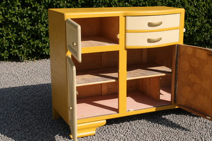 Buffet Mado vintage relooké jaune moutarde & crème – Années 50