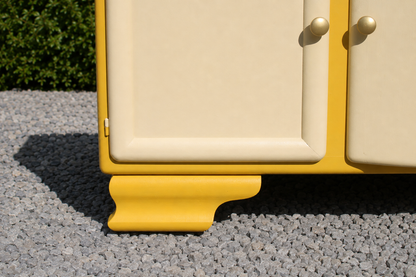 Buffet Mado vintage relooké jaune moutarde & crème – Années 50