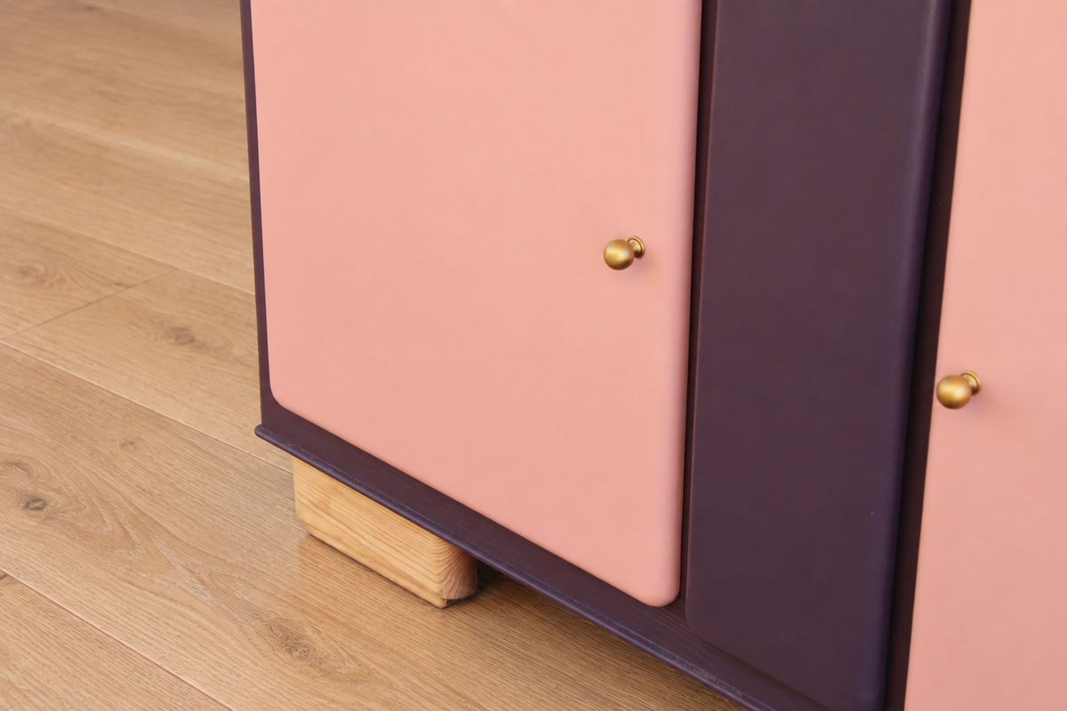 Buffet Mado rénové – buffet bas vintage aubergine - VENDU