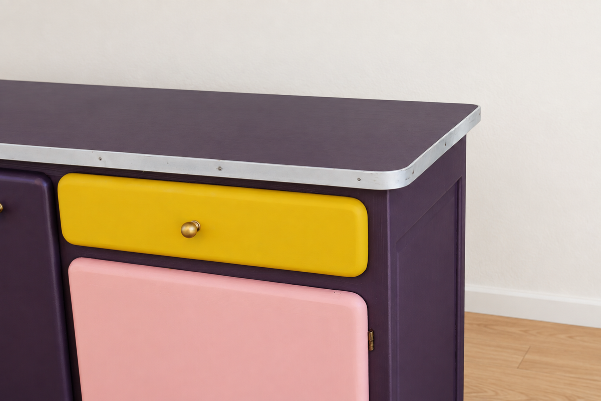 Buffet Mado rénové – buffet bas vintage aubergine - VENDU