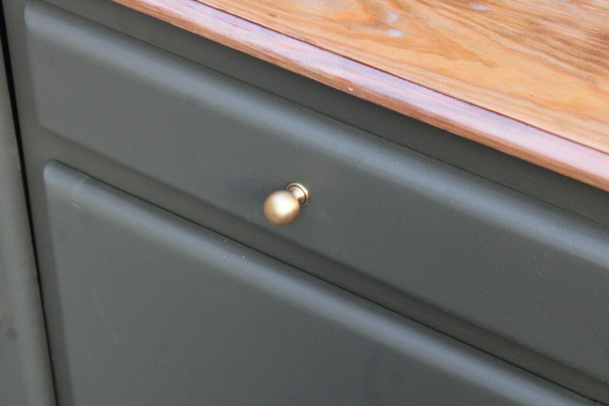 Buffet Mado vintage rénové kaki et bois – 2 portes et 1 tiroir