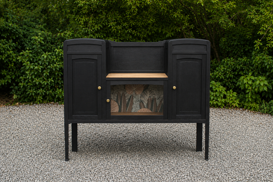 Buffet vintage revisité noir & laiton – meuble vitré esprit Art déco / parisien