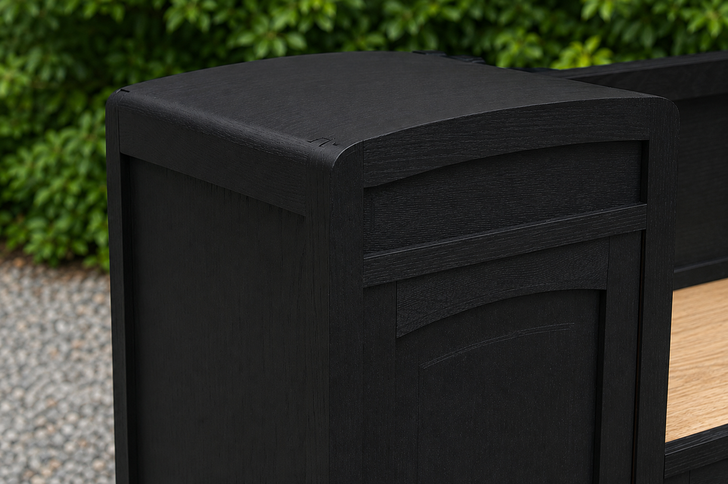 Buffet vintage revisité noir & laiton – meuble vitré esprit Art déco / parisien