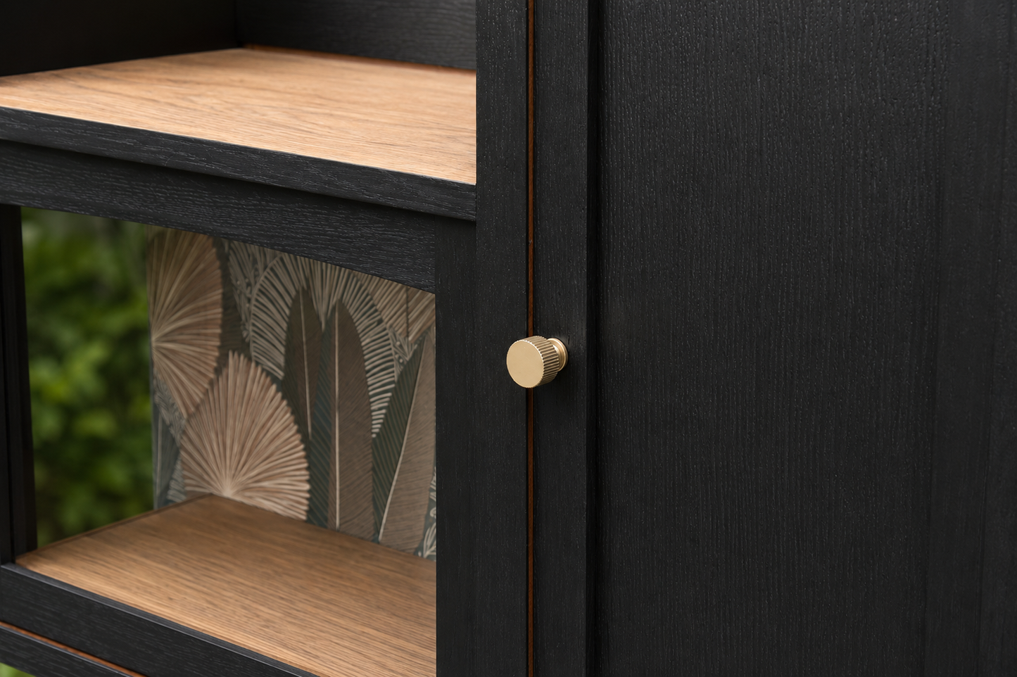 Buffet vintage revisité noir & laiton – meuble vitré esprit Art déco / parisien