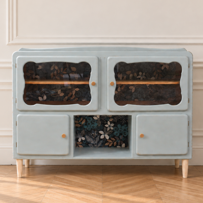 Buffet ancien type Mado rénové bleu vert grisé – vitrine et papier peint floral - VENDU