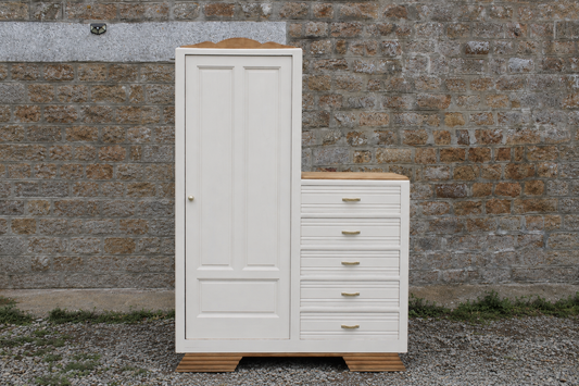 Armoire asymétrique en chêne massif – Style Art Déco revisité