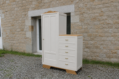 Armoire asymétrique en chêne massif – Style Art Déco revisité