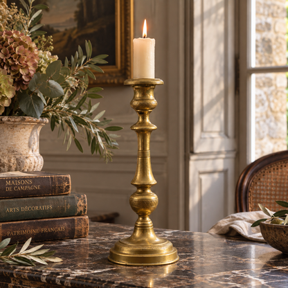 Grand bougeoir ancien en laiton tourné et décoré – H30 cm