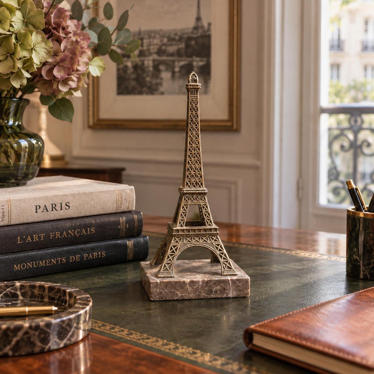 Tour Eiffel vintage en métal patiné sur socle en marbre – H21 cm