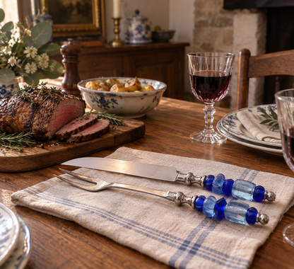 Ancien service à découper couteau et fourchette – manches en perles de verre bleu