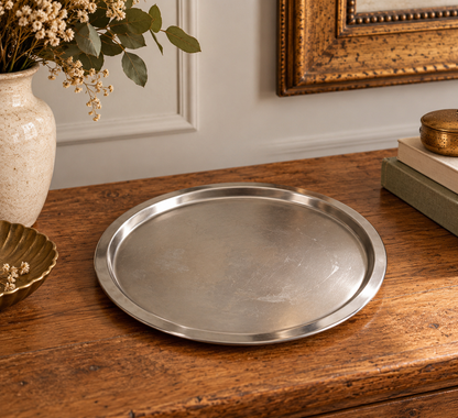 Grand plateau rond vintage en inox – plateau de service métal Ø 33 cm
