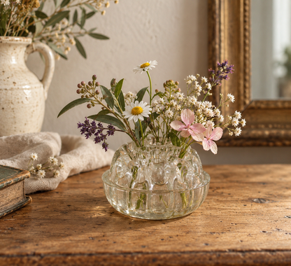 Ancien pique-fleurs en verre moulé transparent – Porte-fleurs vintage – Ø 10 cm