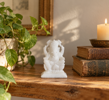 Statuette Ganesh en pierre blanche sculptée – Probablement marbre – H 11 cm