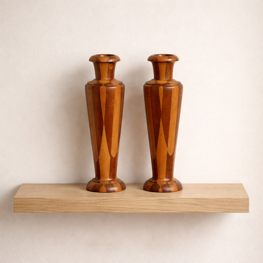 Paire de vases en bois tourné – décor géométrique
