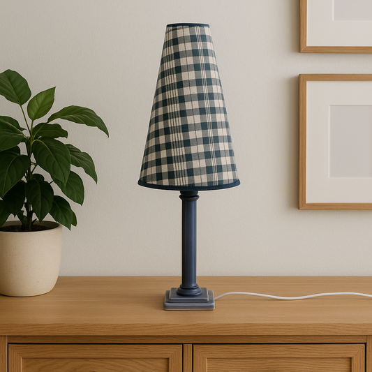 Lampe de table – Pied céramique bleu & abat-jour tartan