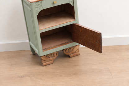 Chevet art déco ancien rénové – Vert Lézard Pure & Paint, bois naturel et plateau marbre