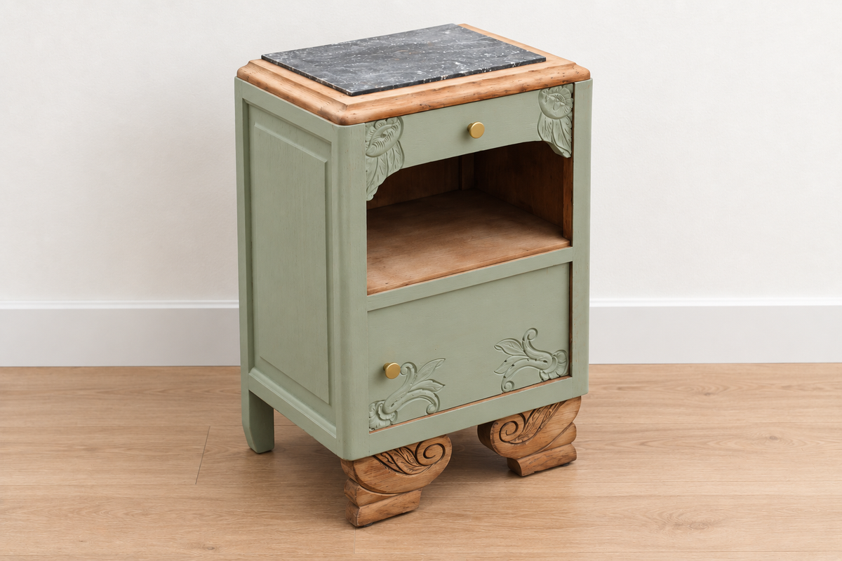 Chevet art déco ancien rénové – Vert Lézard Pure & Paint, bois naturel et plateau marbre