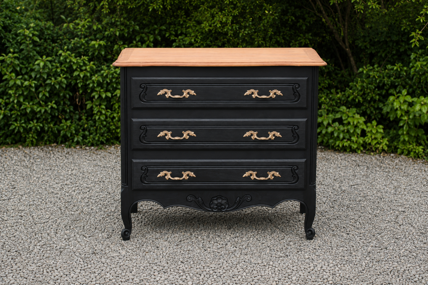 Commode style Louis XV noire et plateau bois naturel – 3 tiroirs