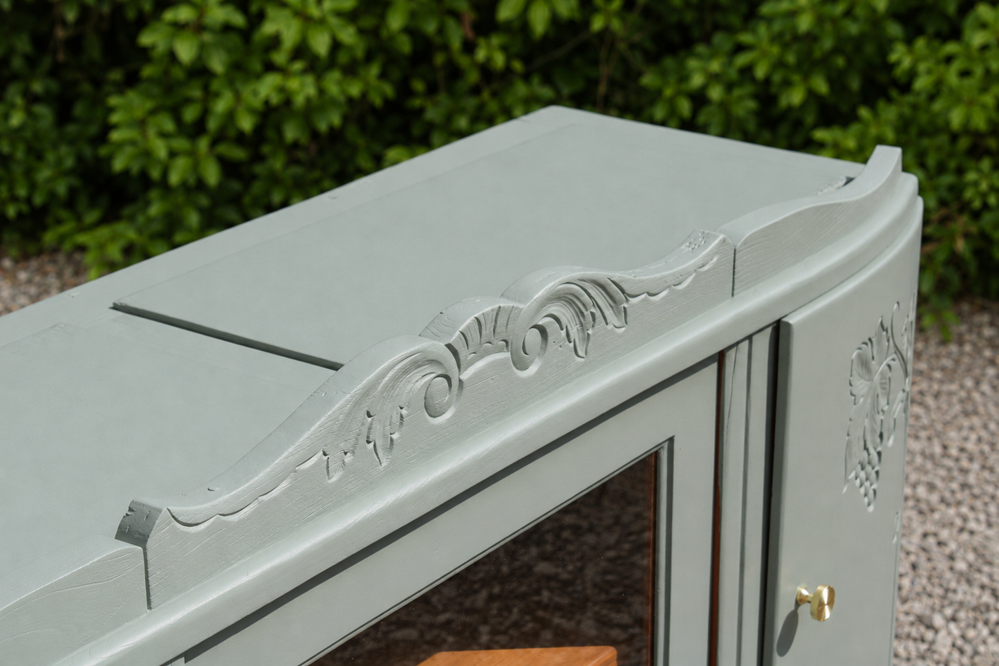 Enfilade Art Déco en bois massif – Vert de gris – 140 cm