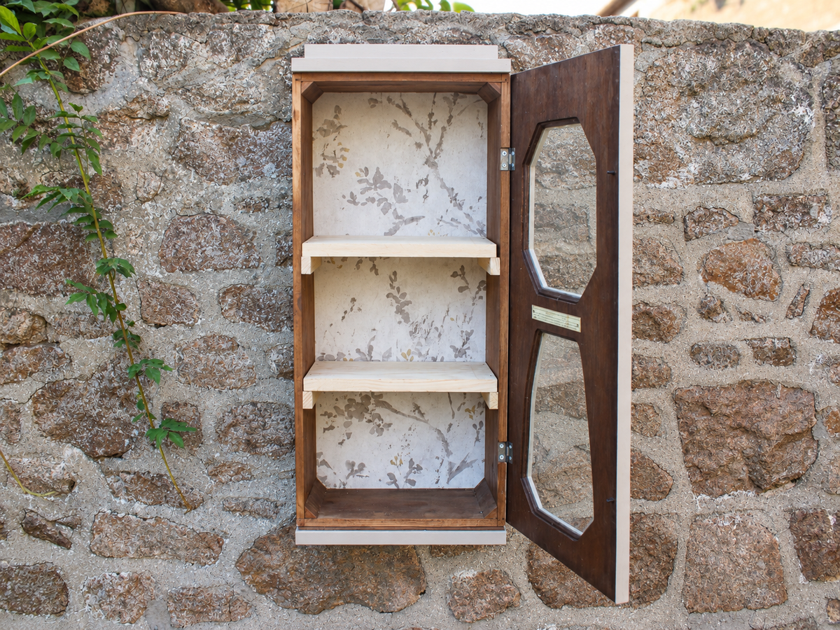 Ancienne horloge Art déco détournée en vitrine étagère murale – Greige Galuchat – H70 cm