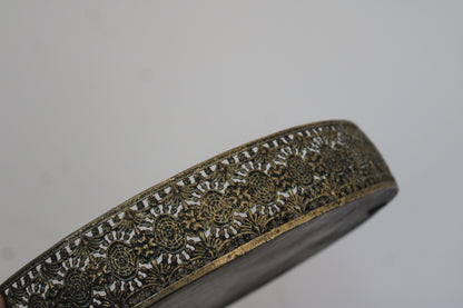 Plateau rond en métal doré patiné à bordure ajourée – D30 cm