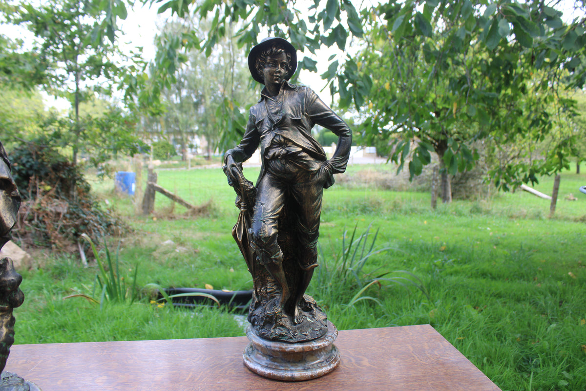 Grande sculpture jeune chasseur en résine patinée façon bronze – H61 cm